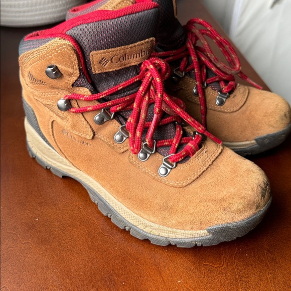 Columbia Hiking Boots (Waterproof) - Picture 6 of 8